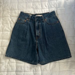 LEVIS RIBCAGE PLEATED SHORTS